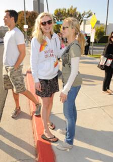 Kirsten Dunst feet photo thumbnail