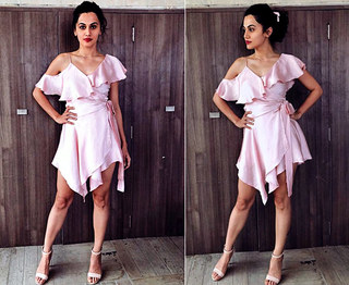 Taapsee Pannu feet photo thumbnail