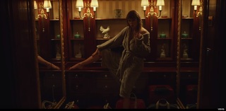 Taylor Swift feet photo thumbnail