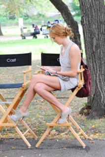 Katie Cassidy feet photo thumbnail