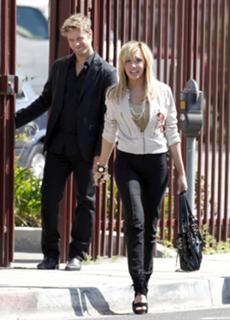 Katie Cassidy feet photo thumbnail