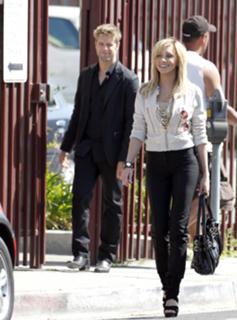Katie Cassidy feet photo thumbnail