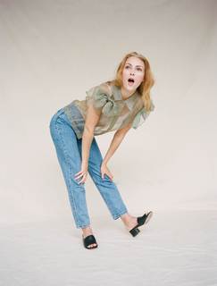 AnnaSophia Robb feet photo thumbnail