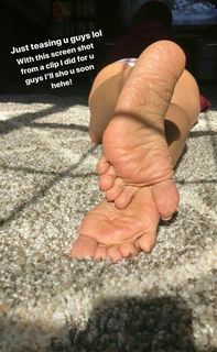 Deedee Rican feet photo thumbnail