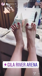 Katy Perry feet photo thumbnail