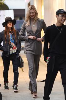 Karlie Kloss feet photo thumbnail