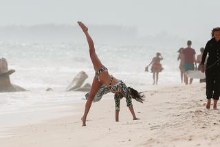 Nina Dobrev feet photo thumbnail