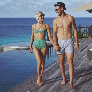 Julianne Hough feet photo thumbnail
