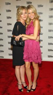 Katrina Bowden feet photo thumbnail