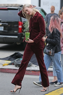 Karlie Kloss feet photo thumbnail