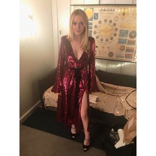 Dakota Fanning feet photo thumbnail
