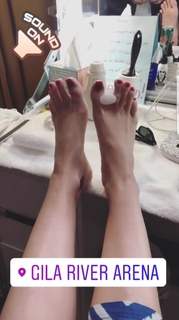 Katy Perry feet photo thumbnail