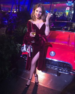 Xenia Tchoumitcheva feet photo thumbnail