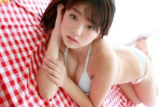 Ai Shinozaki feet photo thumbnail