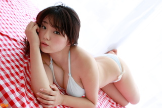 Ai Shinozaki feet photo thumbnail