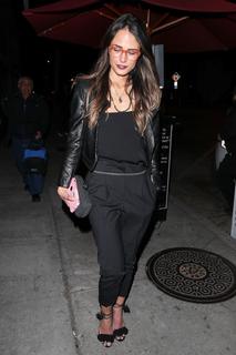 Jordana Brewster feet photo thumbnail