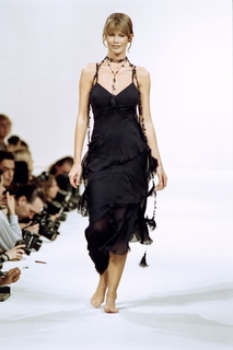 Claudia Schiffer feet photo thumbnail