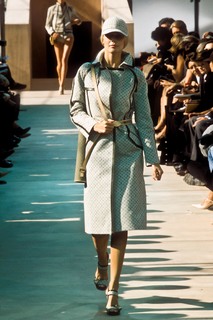 Claudia Schiffer feet photo thumbnail