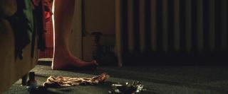 Milla Jovovich feet photo thumbnail