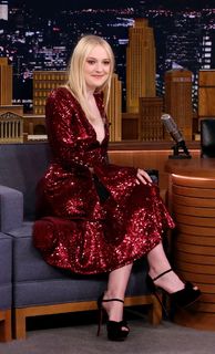 Dakota Fanning feet photo thumbnail