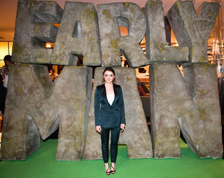 Maisie Williams feet photo thumbnail