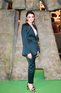 Maisie Williams feet photo thumbnail
