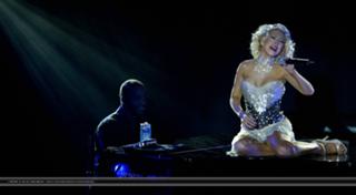 Christina Aguilera feet photo thumbnail