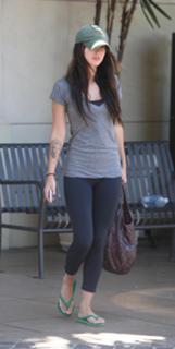 Megan Fox feet photo thumbnail