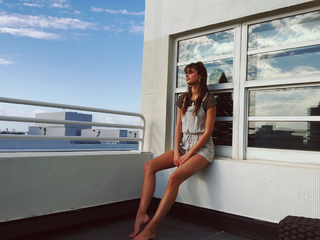 Taylor Hill feet photo thumbnail