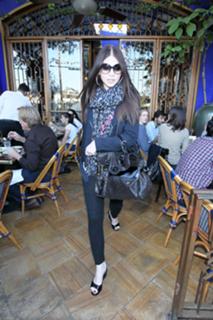 Michelle Trachtenberg feet photo thumbnail
