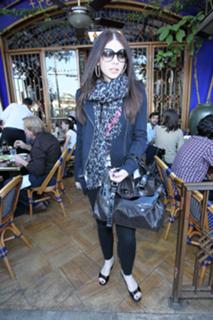 Michelle Trachtenberg feet photo thumbnail