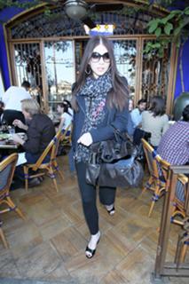 Michelle Trachtenberg feet photo thumbnail