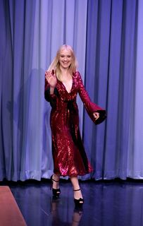 Dakota Fanning feet photo thumbnail