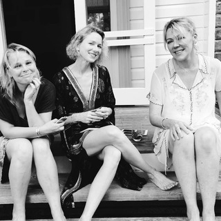 Naomi Watts feet photo thumbnail