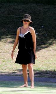 Naomi Watts feet photo thumbnail