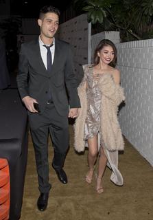 Sarah Hyland feet photo thumbnail