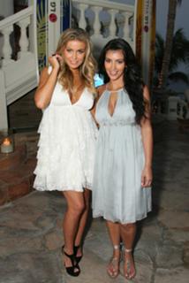 Carmen Electra feet photo thumbnail