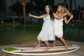 Carmen Electra feet photo thumbnail