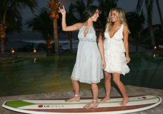 Carmen Electra feet photo thumbnail