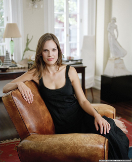 Hilary Swank feet photo thumbnail