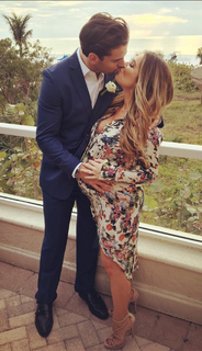 Jessie James Decker feet photo thumbnail
