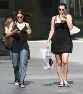 Nikki Reed feet photo thumbnail