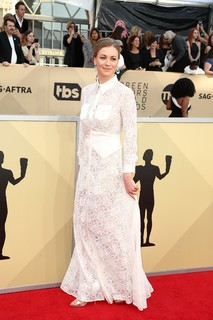 Yvonne Strahovski feet photo thumbnail