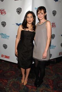 America Ferrera feet photo thumbnail