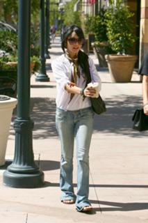 Vanessa Hudgens feet photo thumbnail