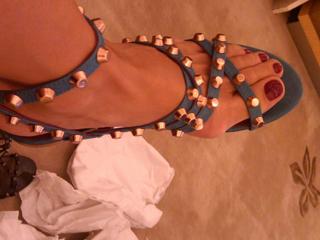 Molly Sims feet photo thumbnail