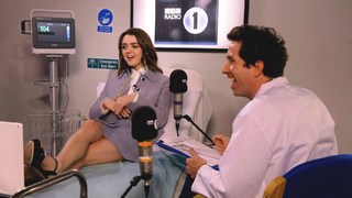 Maisie Williams feet photo thumbnail