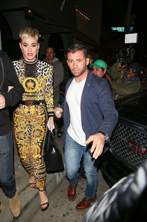 Katy Perry feet photo thumbnail
