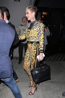 Katy Perry feet photo thumbnail
