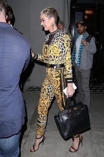 Katy Perry feet photo thumbnail